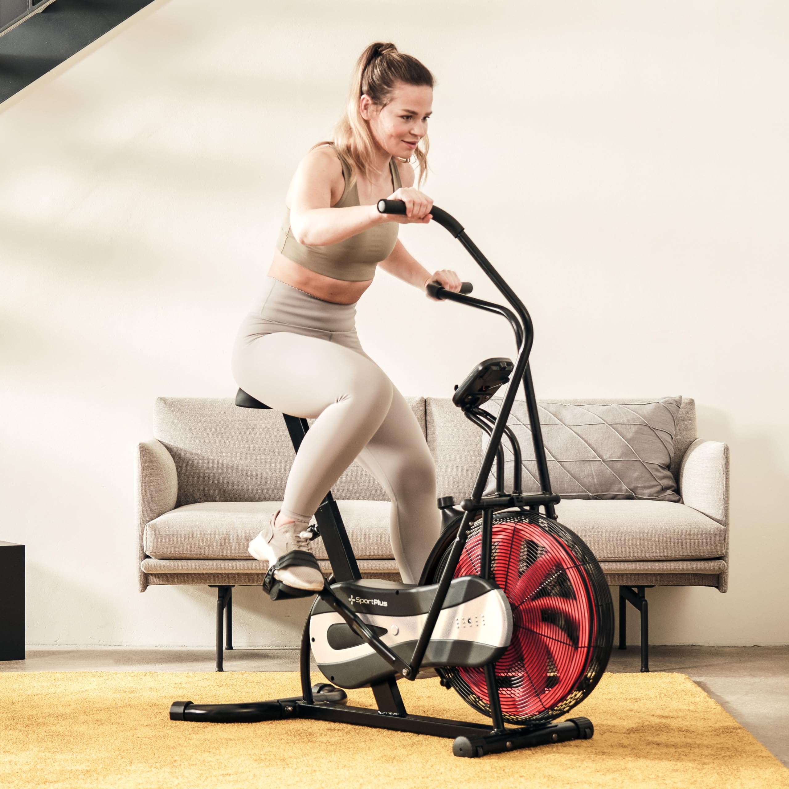 SportPlus Air Bike mit Luftwiderstand und Riemenbremssystem - effizienter HIIT Heimtrainer für Arme und Beine, mit Trainingscomputer, sicher & stabil bis 100kg, kompakte Maße, SP-FB-1000