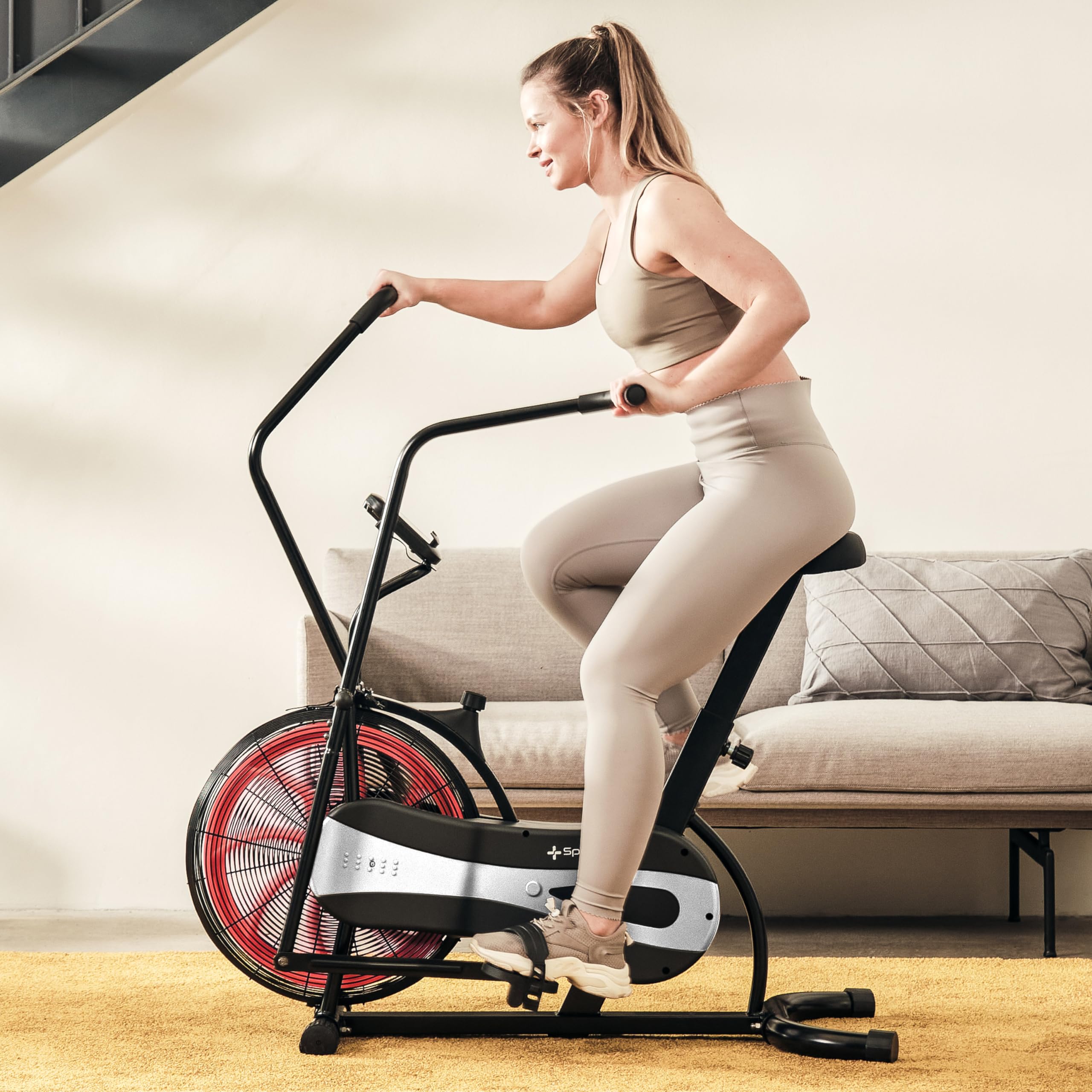 SportPlus Air Bike mit Luftwiderstand und Riemenbremssystem - effizienter HIIT Heimtrainer für Arme und Beine, mit Trainingscomputer, sicher & stabil bis 100kg, kompakte Maße, SP-FB-1000