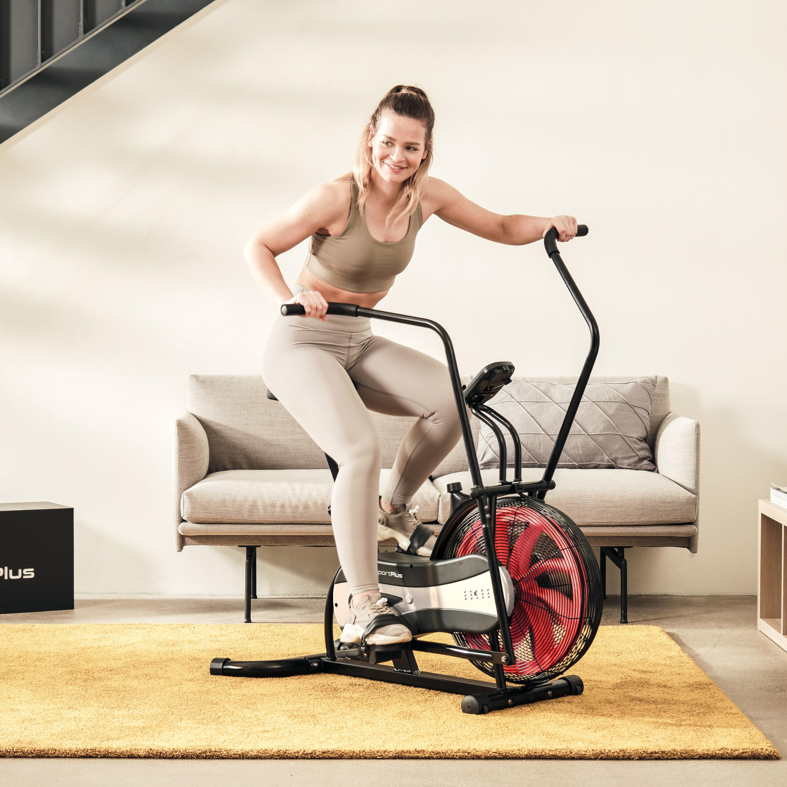 SportPlus Air Bike mit Luftwiderstand und Riemenbremssystem - effizienter HIIT Heimtrainer für Arme und Beine, mit Trainingscomputer, sicher & stabil bis 100kg, kompakte Maße, SP-FB-1000